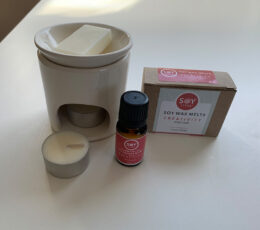 121_Soy Candle Gift Pack with Burner and Essential Oil 01
